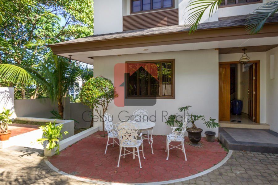 Spacious 4 Bedroom House with Swimming Pool for Rent in Maria Luisa Ce03