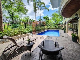 Spacious 5 Bedroom House for Rent in North Town Homes.02