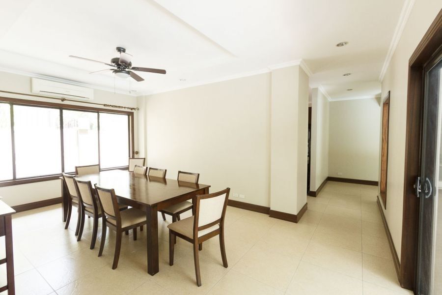 4 Bedroom House with Swimming Pool for Rent.03