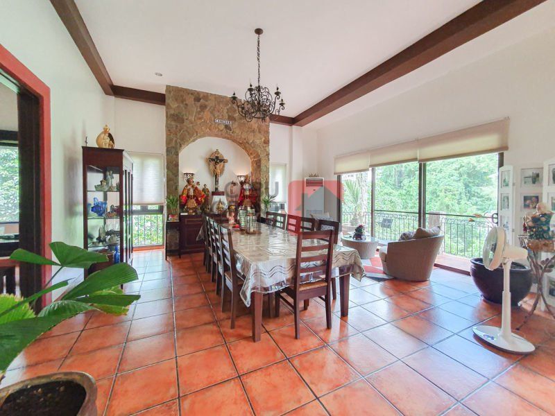 Overlooking 4 Bedroom House for Rent in Maria Luisa Park.03