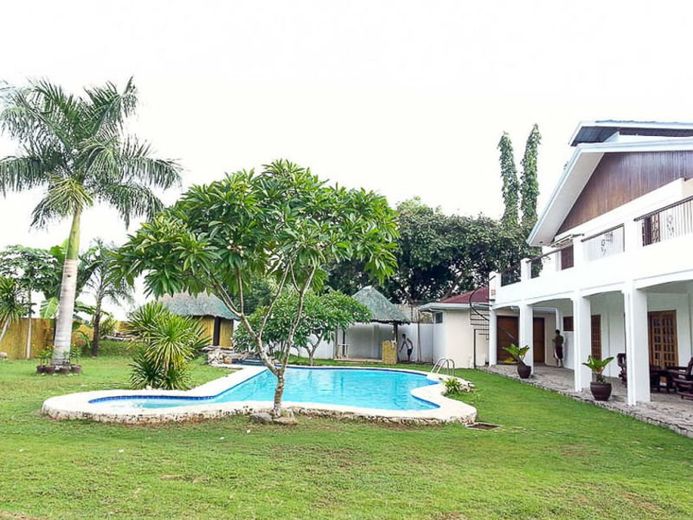 7 Bedroom House with Swimming Pool for Rent in Talamban.01
