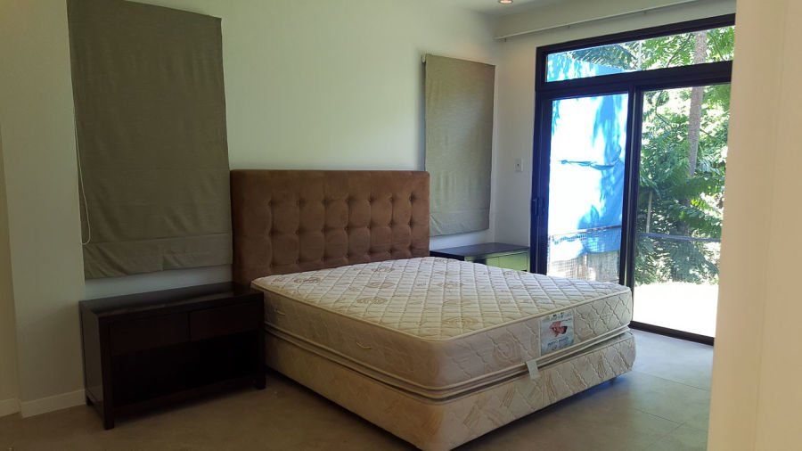 4 Bedroom House with Swimming Pool for Rent in Maria Luisa.03