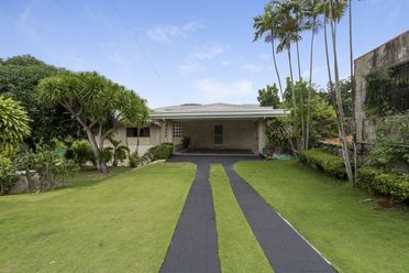 5 Bedroom House for Rent in Maria Luisa Park.02