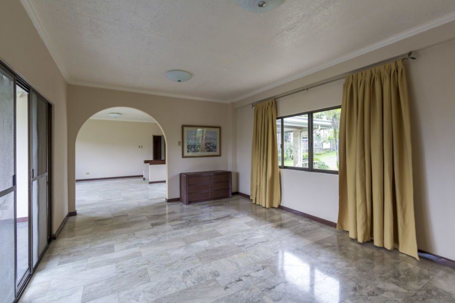 5 Bedroom House for Rent in Maria Luisa Park.04