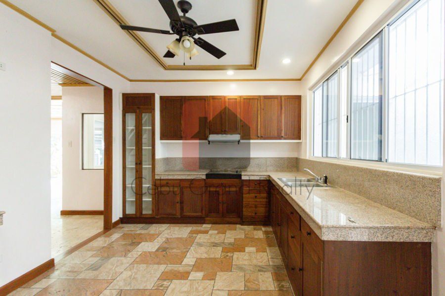 Semi-Furnished 4 Bedroom House for Rent in Maria Luisa Park.03