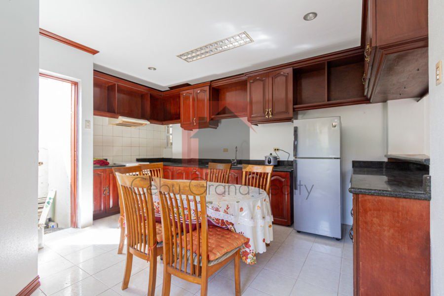 Semi-Furnished 3 Bedroom House for Rent in Banilad.04