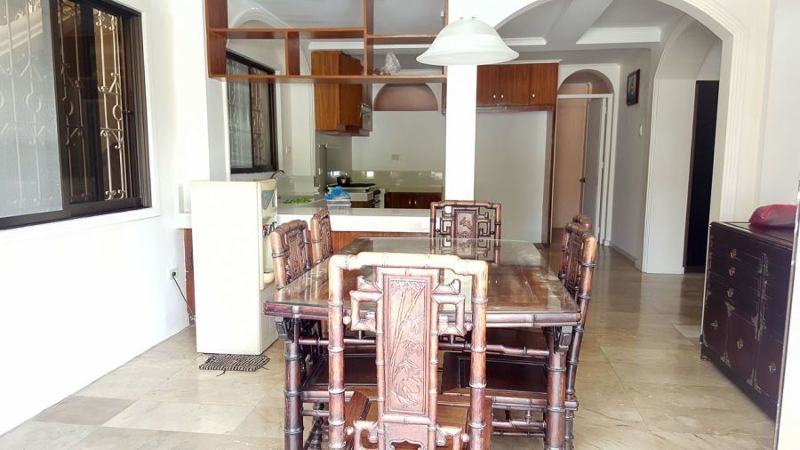4 Bedroom House with Swimming Pool for Rent in Maria Luisa E.04