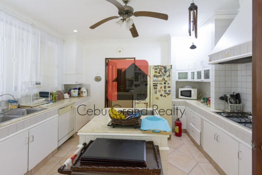 4 Bedroom House for Rent in Maria Luisa Park.03