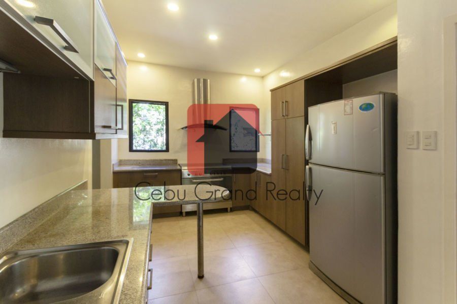 4 Bedroom House with Swimming Pool for Rent in Maria Luisa Park.03