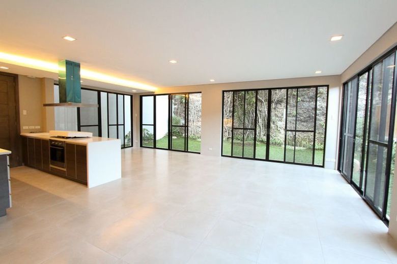 4 Bedroom House for Rent in Maria Luisa Park.01