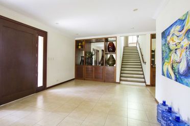 Spacious 5 Bedroom House for Rent in North Town Homes.02