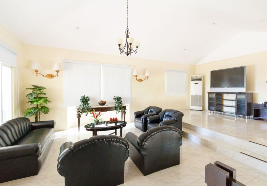 5 Bedroom House with Swimming Pool for Rent in Maria Luisa C.03