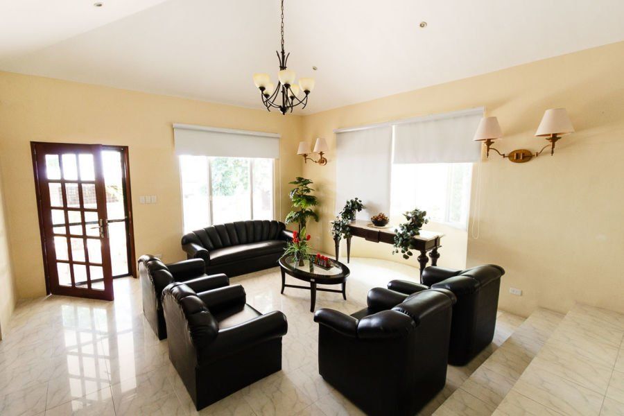 5 Bedroom House with Swimming Pool for Rent in Maria Luisa C.04
