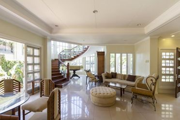 Large 5 Bedroom House for Rent in Maria Luisa Park.02