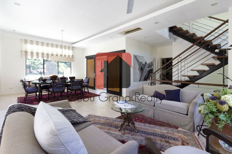 4 Bedroom House with Swimming Pool for Rent in Maria Luisa Park.01