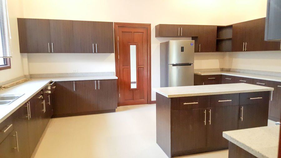 4 Bedroom House with Swimming Pool for Rent in Banilad.03