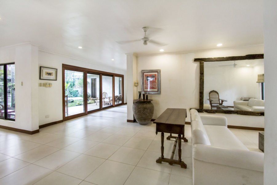 4 Bedroom House with Swimming Pool for Rent in Banilad.03