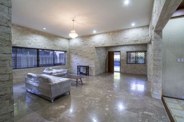 Large 4 Bedroom House for Rent in Banilad.02