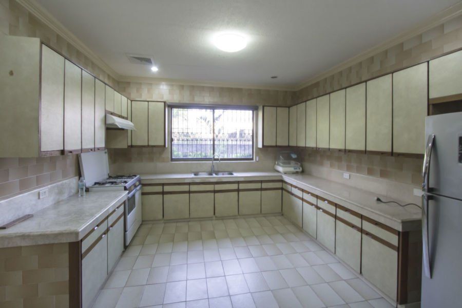 Large 4 Bedroom House for Rent in Banilad.03