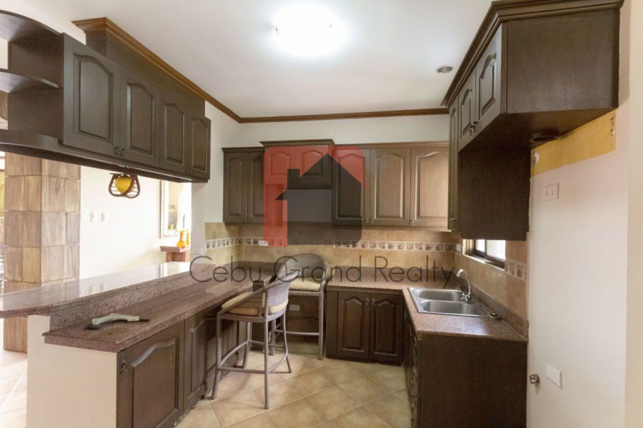 Furnished 4 Bedroom House with Swimming Pool in Talamban.03