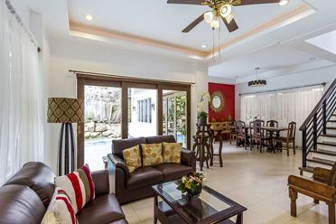 4 Bedroom House for Rent in Maria Luisa Park.02