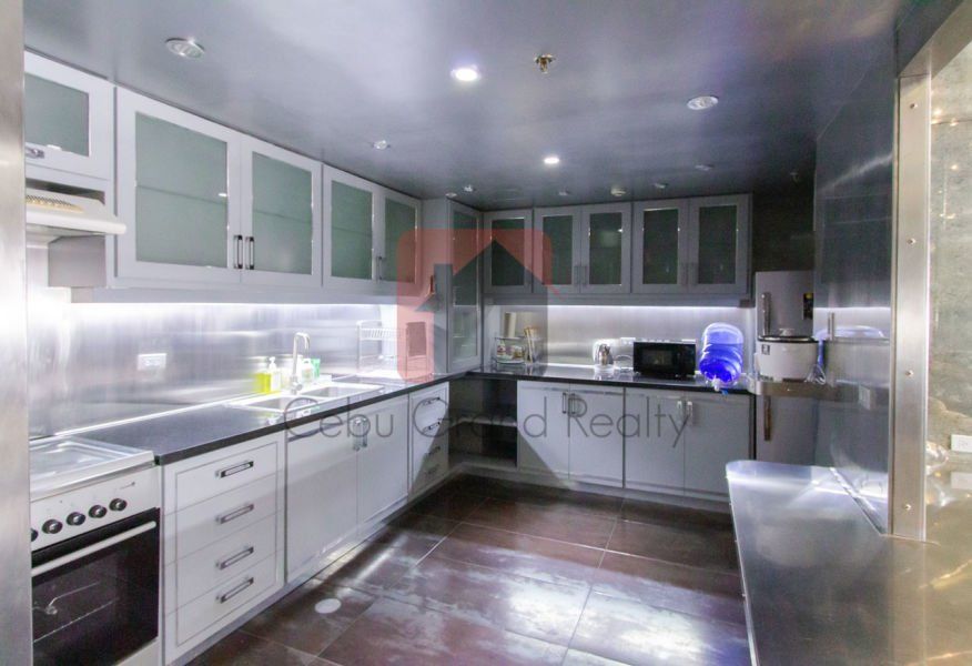 Modern 3 Bedroom Condo for Rent in Avalon Condominium.03