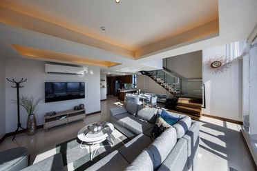 Luxury 2 Bedroom Condo with Balcony for Rent in Cebu Business Park.02
