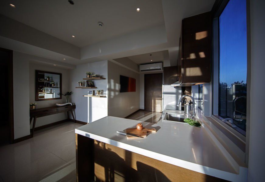 Luxury 2 Bedroom Condo with Balcony for Rent in Cebu Business Park.03