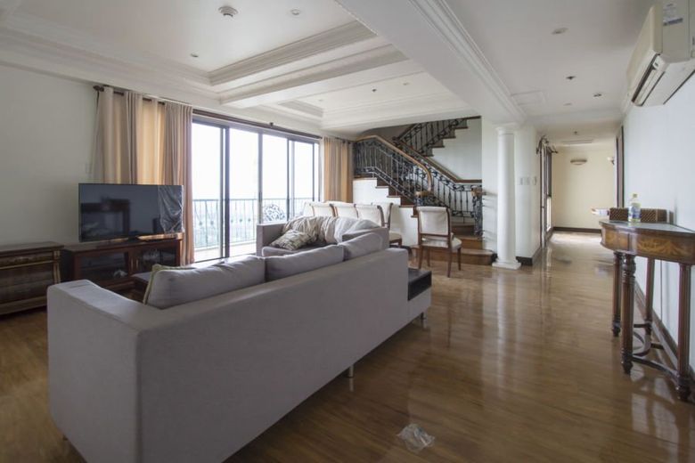 Newly Renovated 2 Bedroom Penthouse Condo for Rent in Citylights Garde01