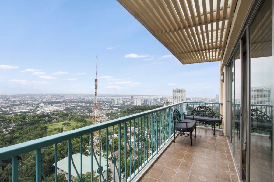 Newly Renovated 2 Bedroom Penthouse Condo for Rent in Citylights Garde03
