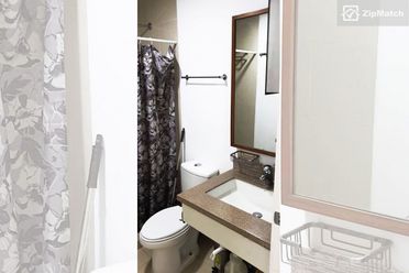 2 Bedroom Condominium Unit For Rent in The Grove By Rockwell02