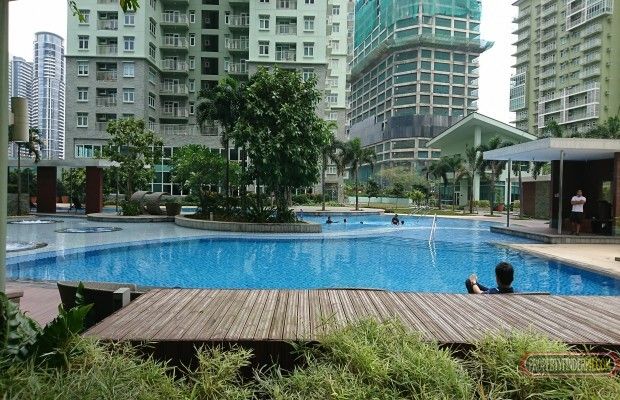 "Daily, weekly, monthly 1 bedroom condo for rent Serendra BGC across SM"03