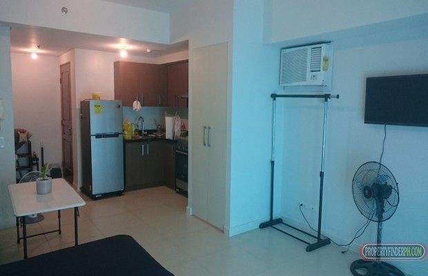 "Daily, weekly, monthly 1 bedroom condo for rent Serendra BGC across SM"04