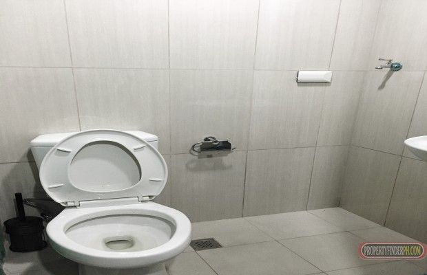 "Long term contract : P23,000 ( 6 mos - 1 year )Amenities:- swimming"03