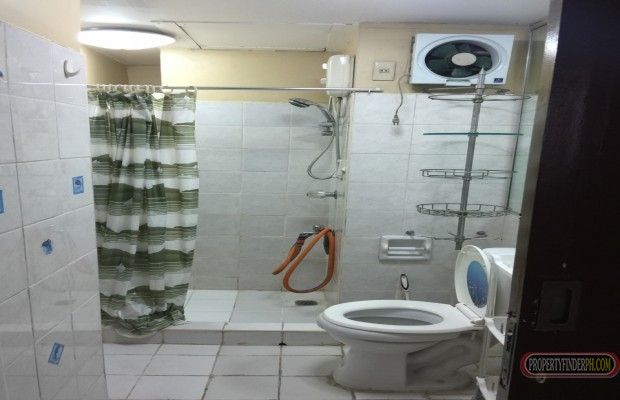 Beautiful refurbished two bedroom unit in Makati03