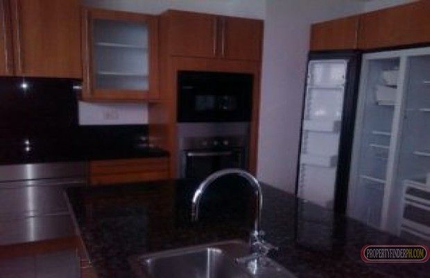 FURNISHED 4 BEDROOM WITH LUXURY HOTEL AMENITIES IN MAKATI03