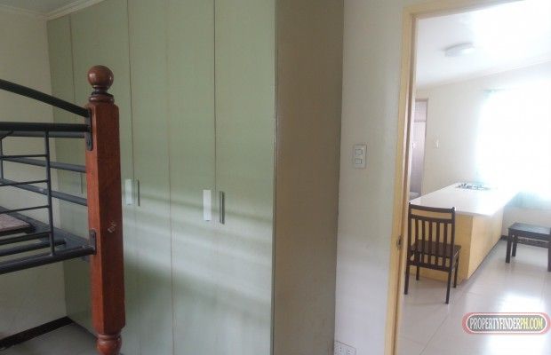 "Room for rent; Ladies only; Amenities: aircon, wifi, secure compound,"03