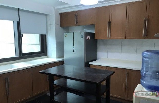 FL: 2BR Shang Grand Tower Legazpi Village Makati City P 160000 / mo04