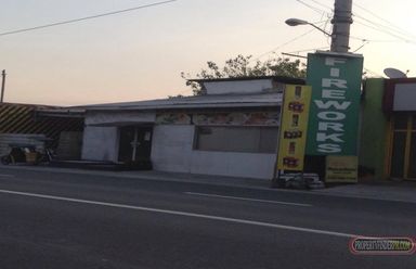 Space used to be a restaurant. 13 meters frontage.02