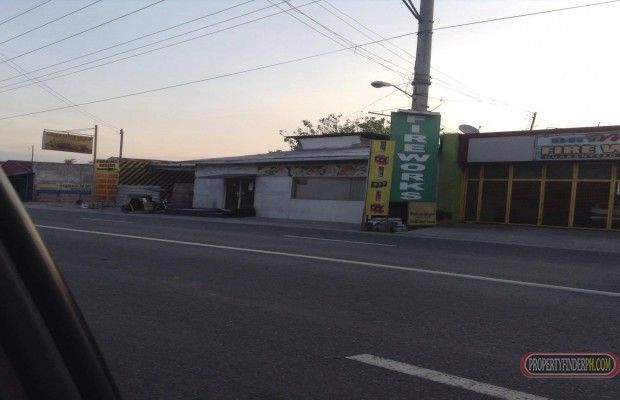 Space used to be a restaurant. 13 meters frontage.04