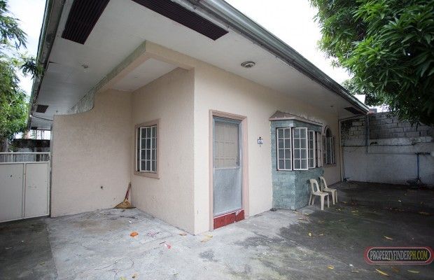 For rent 4 bedroom big bungalow house in Better Living Paranaque with04