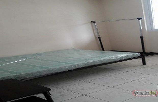 "3 bedrooms (2 with air con, 1 with electric fan) and 2 comfort room.n"03