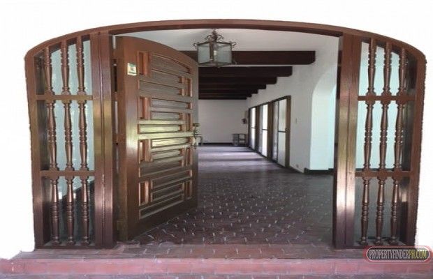 FOR RENT: House in Dasma Village- Semi-furnished House with 2 Spaciou04
