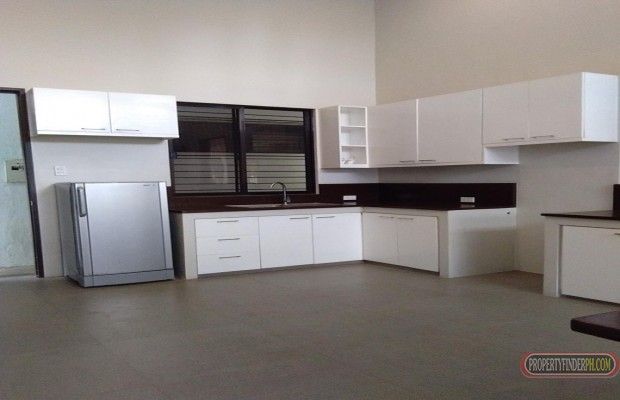Well Maintained House With A Huge Garden In A Prime Area04