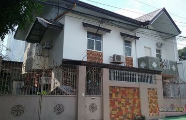 "House FOR LEASE/RENT in Makati City (near Jolibee, Chowking, Circuit M"02