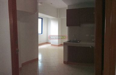 Studio unit across De La Salle Taft02