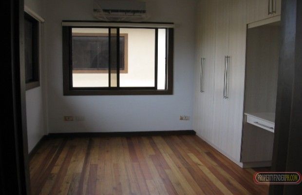 For Rent House in Banilad Cebu City BrandNew with 5Bedrooms at 65k04