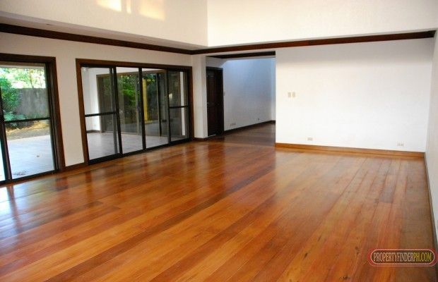 Newly Renovated House for Rent03