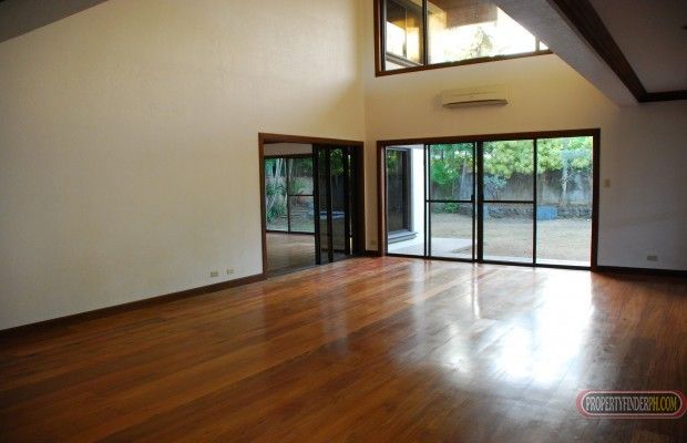 Newly Renovated House for Rent04