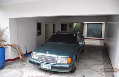 "4 BR with Bath, 3 car garage, pool in Greenhills East"02